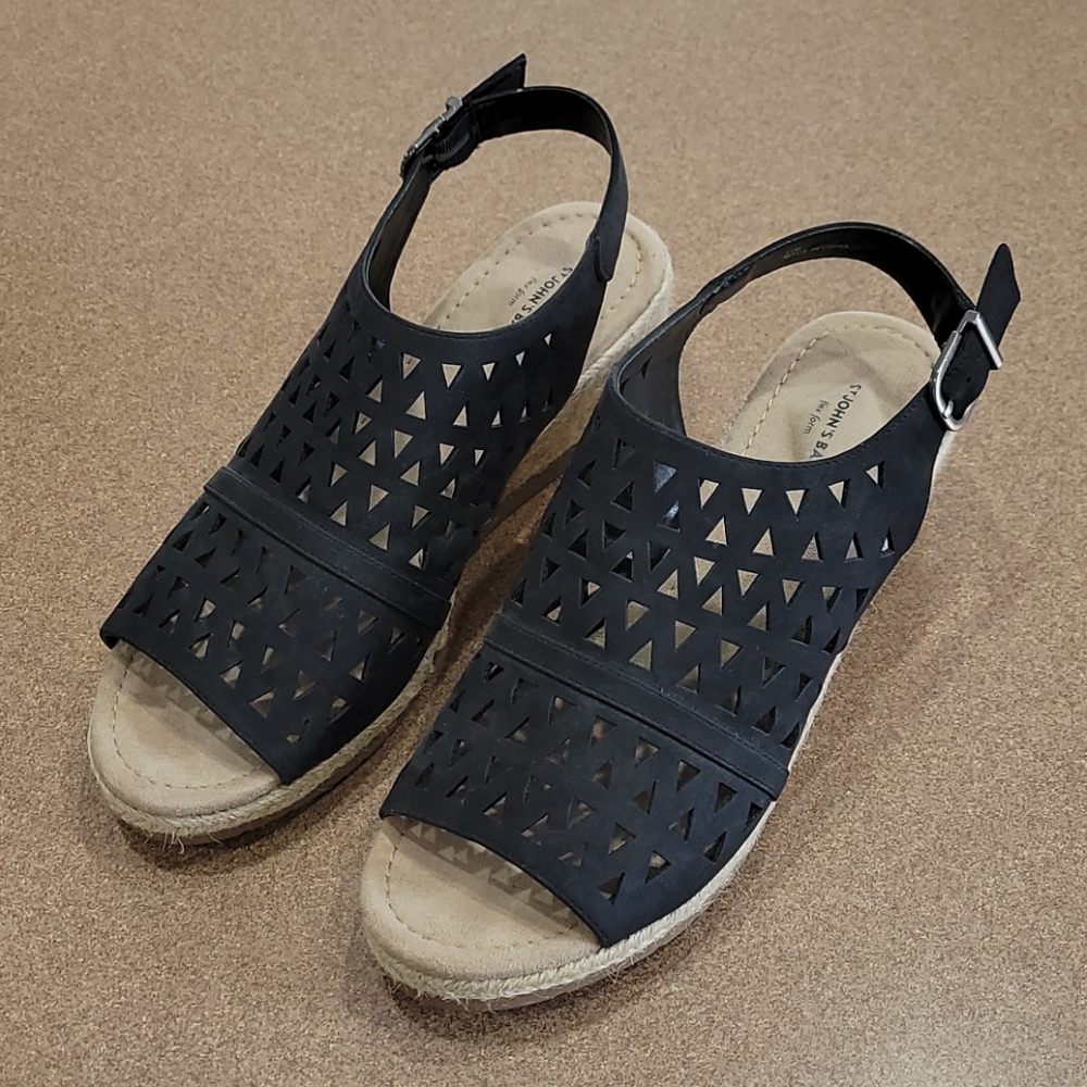 St. John's Bay Black Cut Out Wedge Sandals!!! Gem